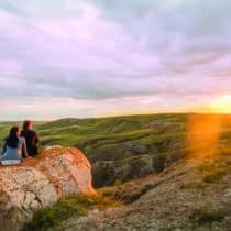 Zwischen Grasslands und Hügeln im <span>Echo Valley Provincial Park</span>