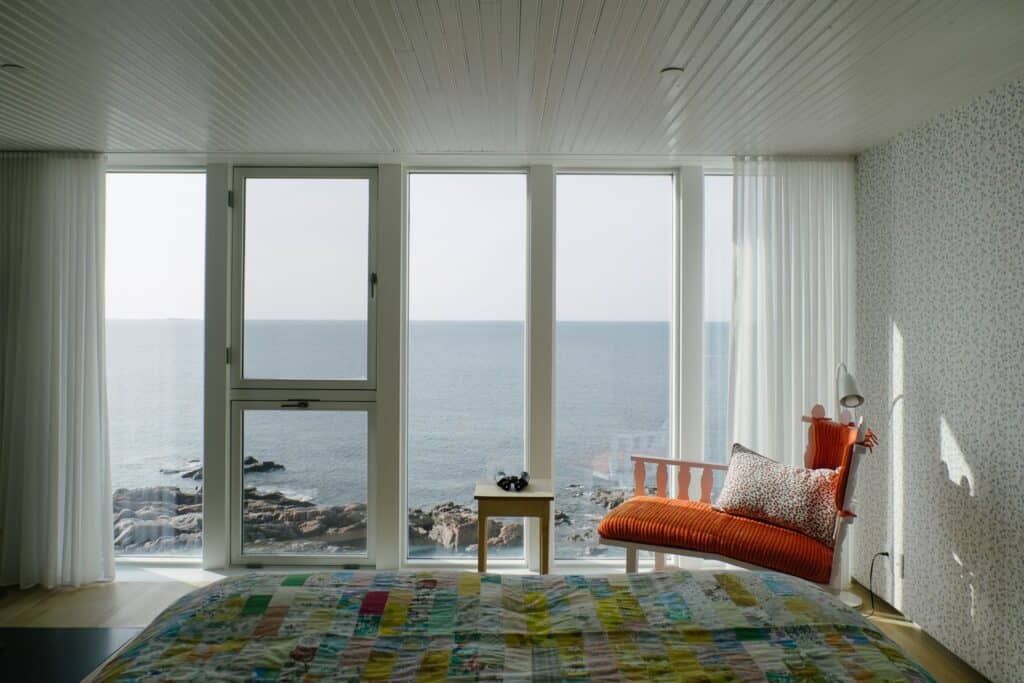 Zimmer mit Blick auf das Meer im Fogo Island Inn in Neufundland