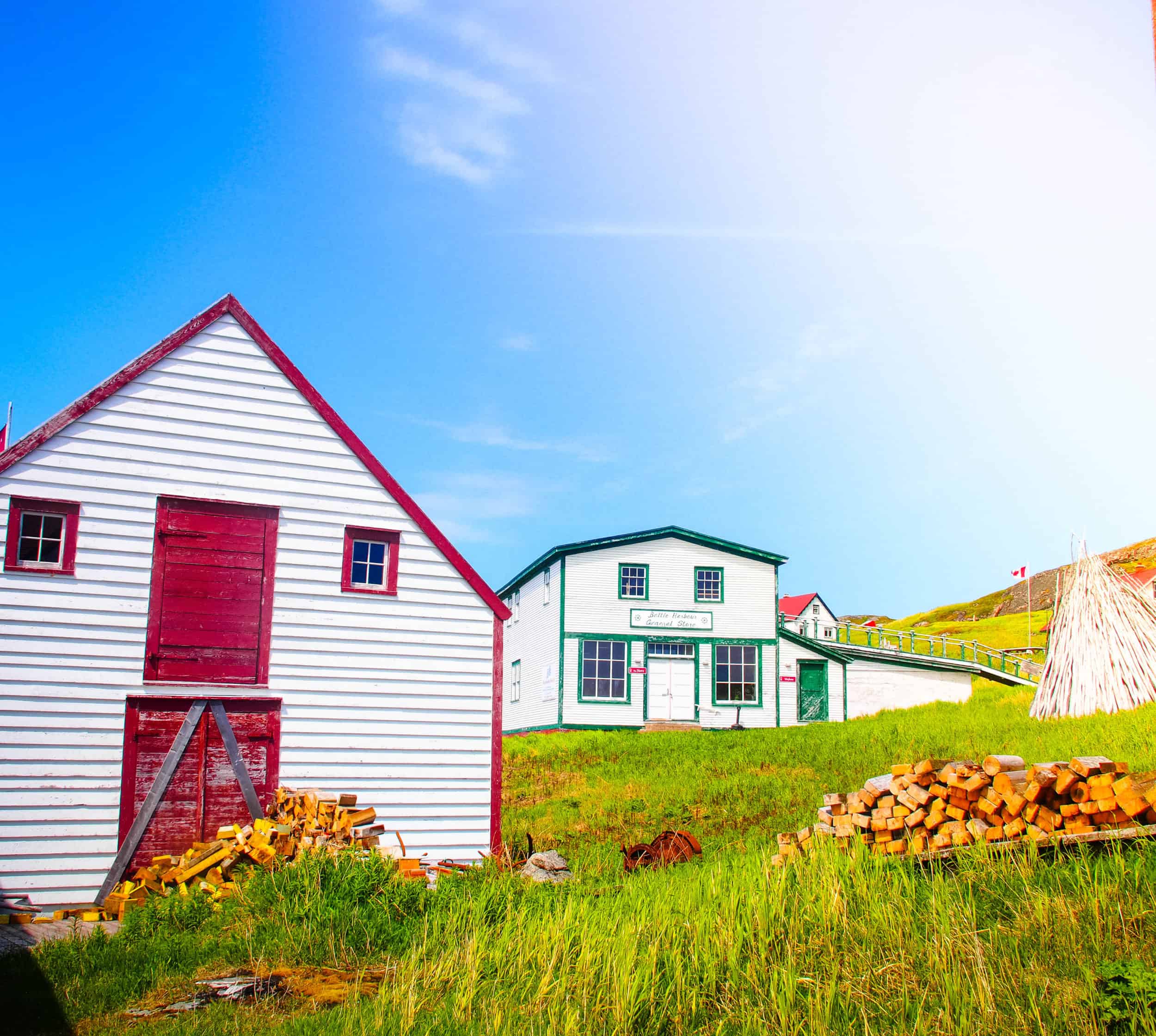 Bunte Häuser bei Battle Harbour, Neufundland, Kanada