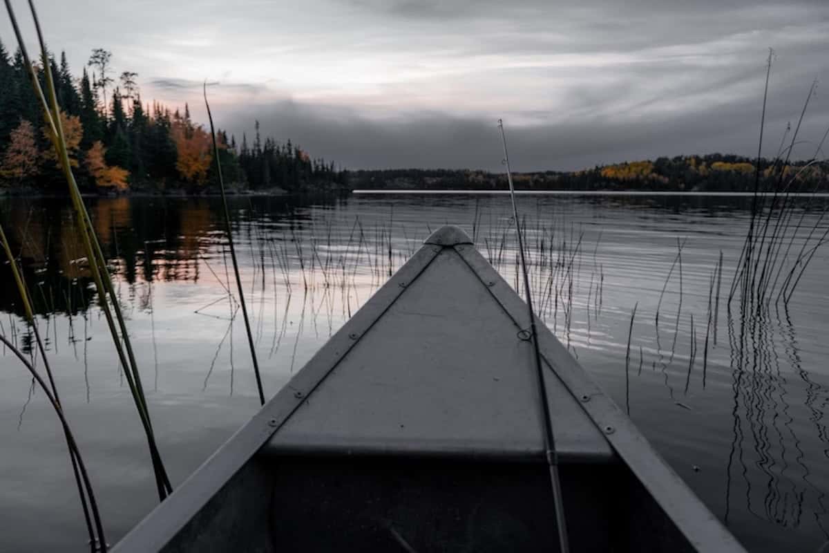 Kanutour am Bird Lake, nähe der Tulabi Falls. 
