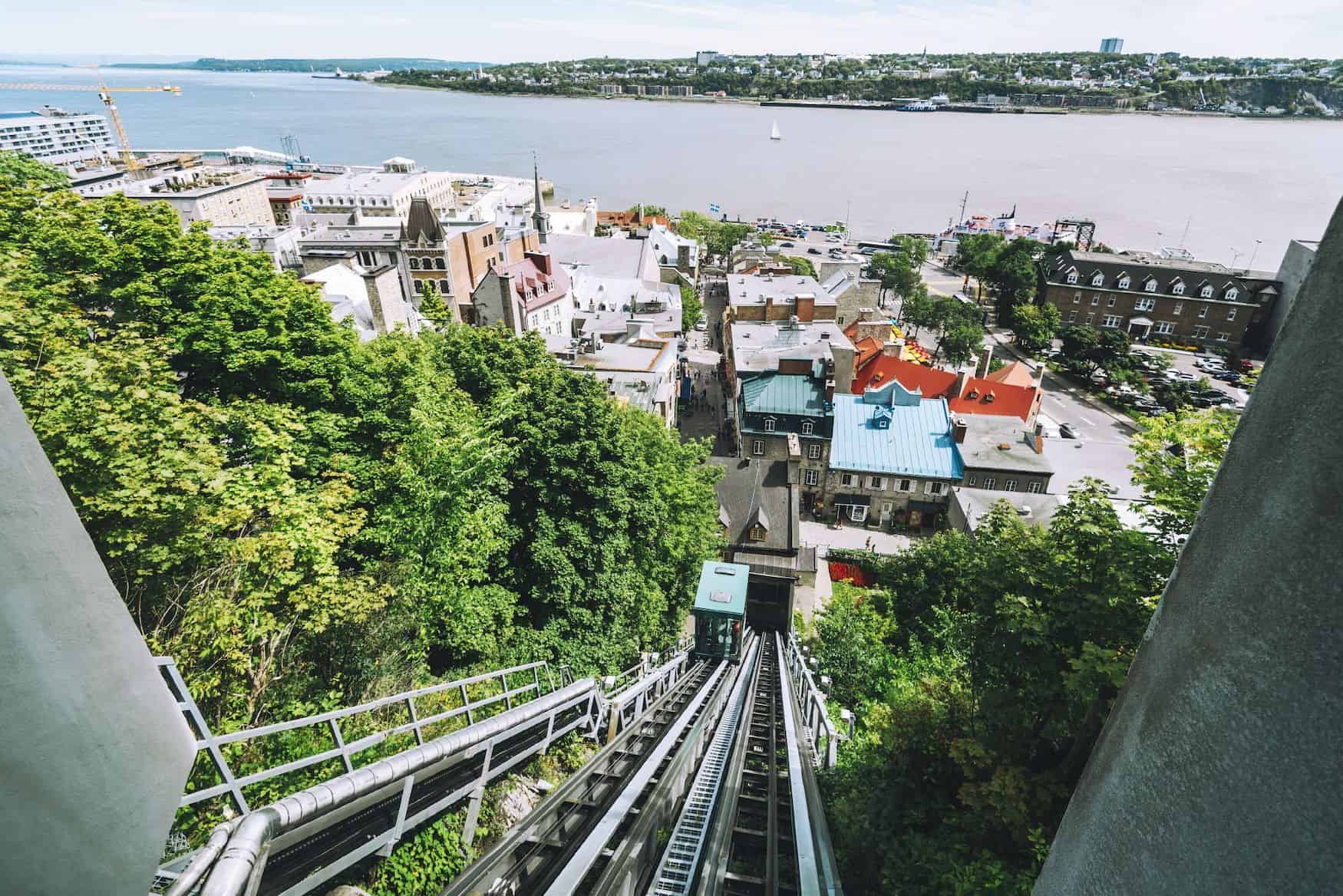 Aussicht auf Québec City aus einem Aufzug der die Leute zwischen Ober- und Unterstadt transportiert