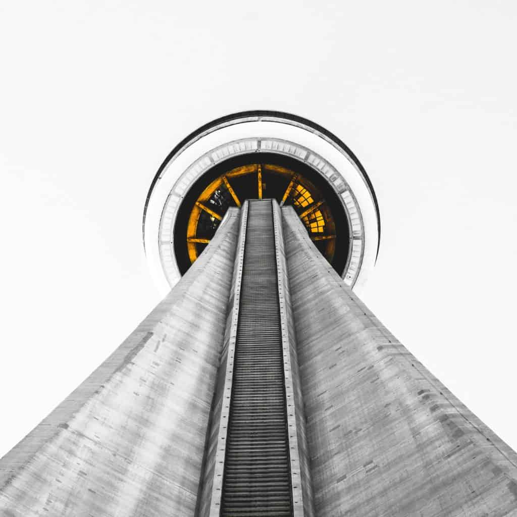 CN Tower in Toronto von unten
