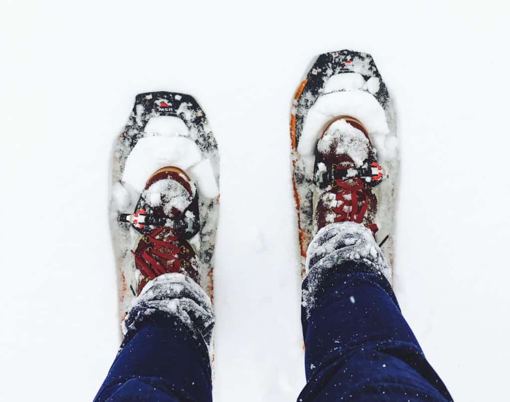 Schneeschuhe im Schnee