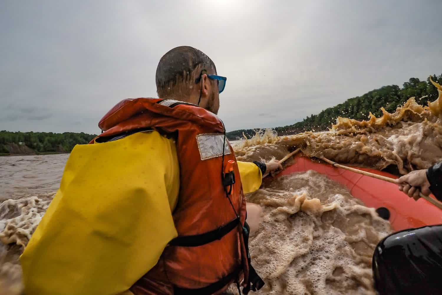 Tidal Bore Rafting auf dem Shubenacadie River, eines der Abenteuer in Nova Scotia