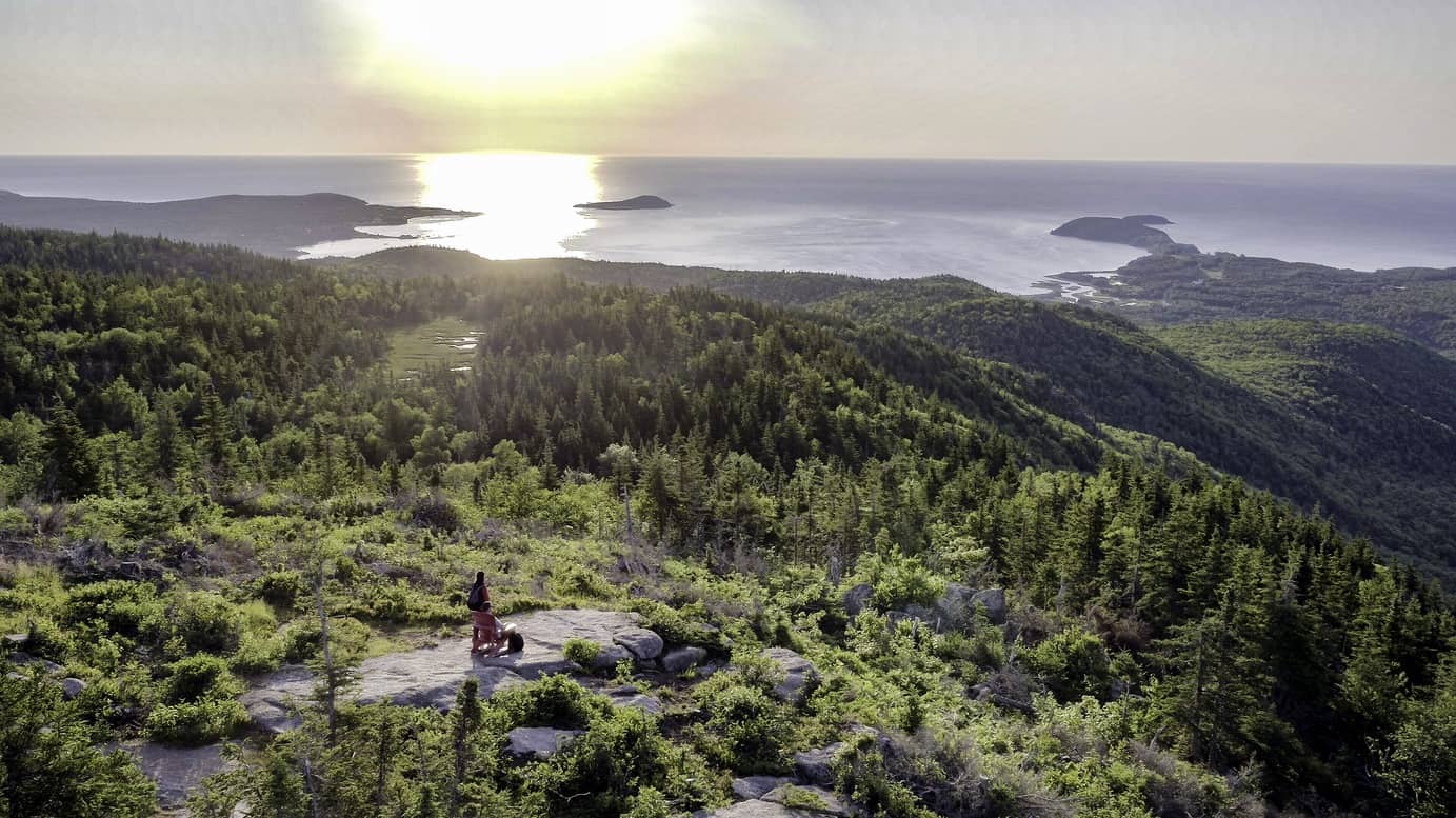 Wanderer auf Aussichtsplattform des Franey Trails auf Cape Breton Island