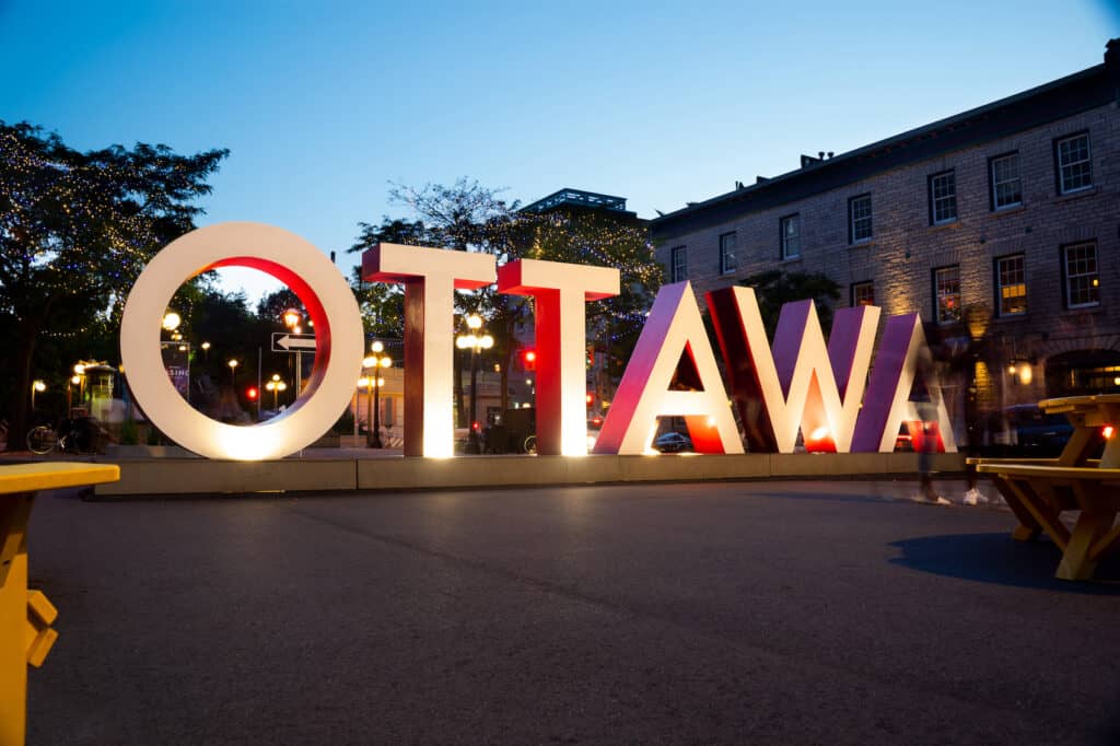 Ottawa leuchtende Buchstaben Schild
