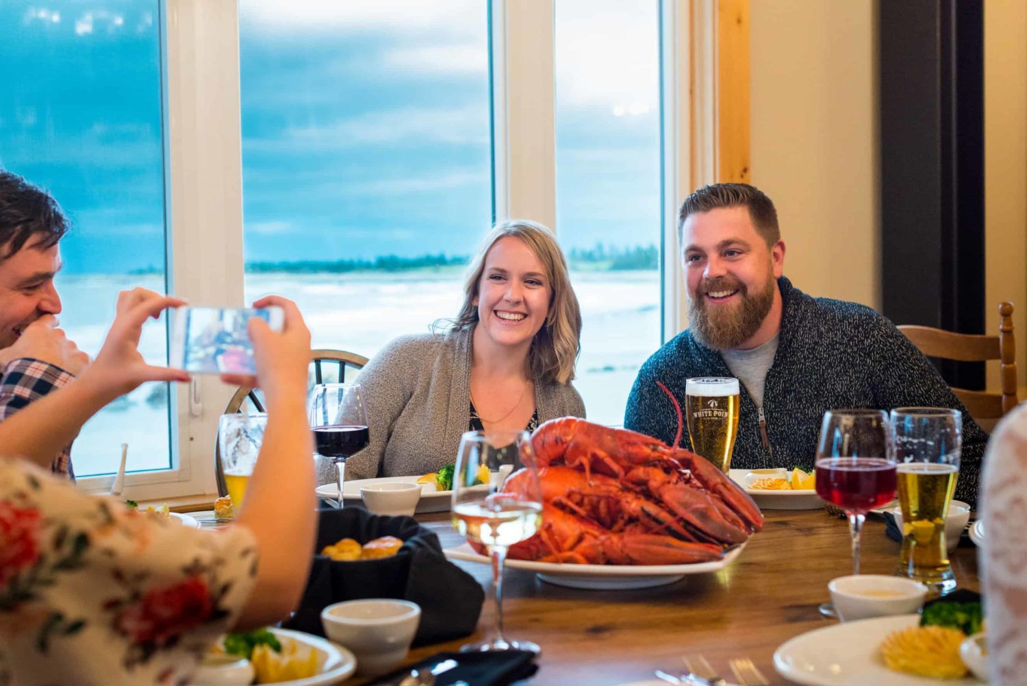 Foto von einem Paar beim Lobster Dinner