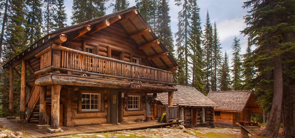 Eine Holzhütte der Twin Falls Chalets
