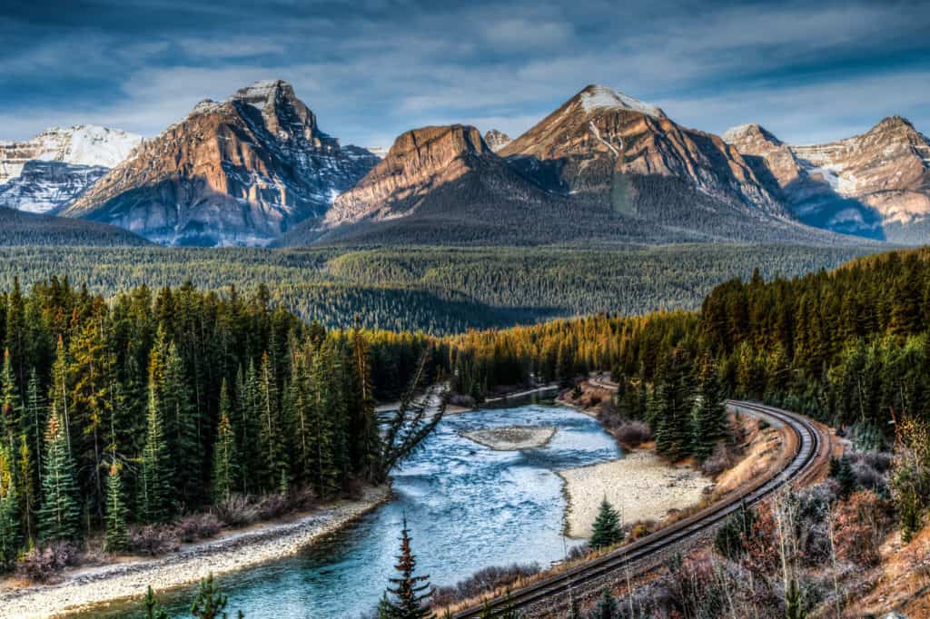 Bahngleise durch die Rocky Mountains