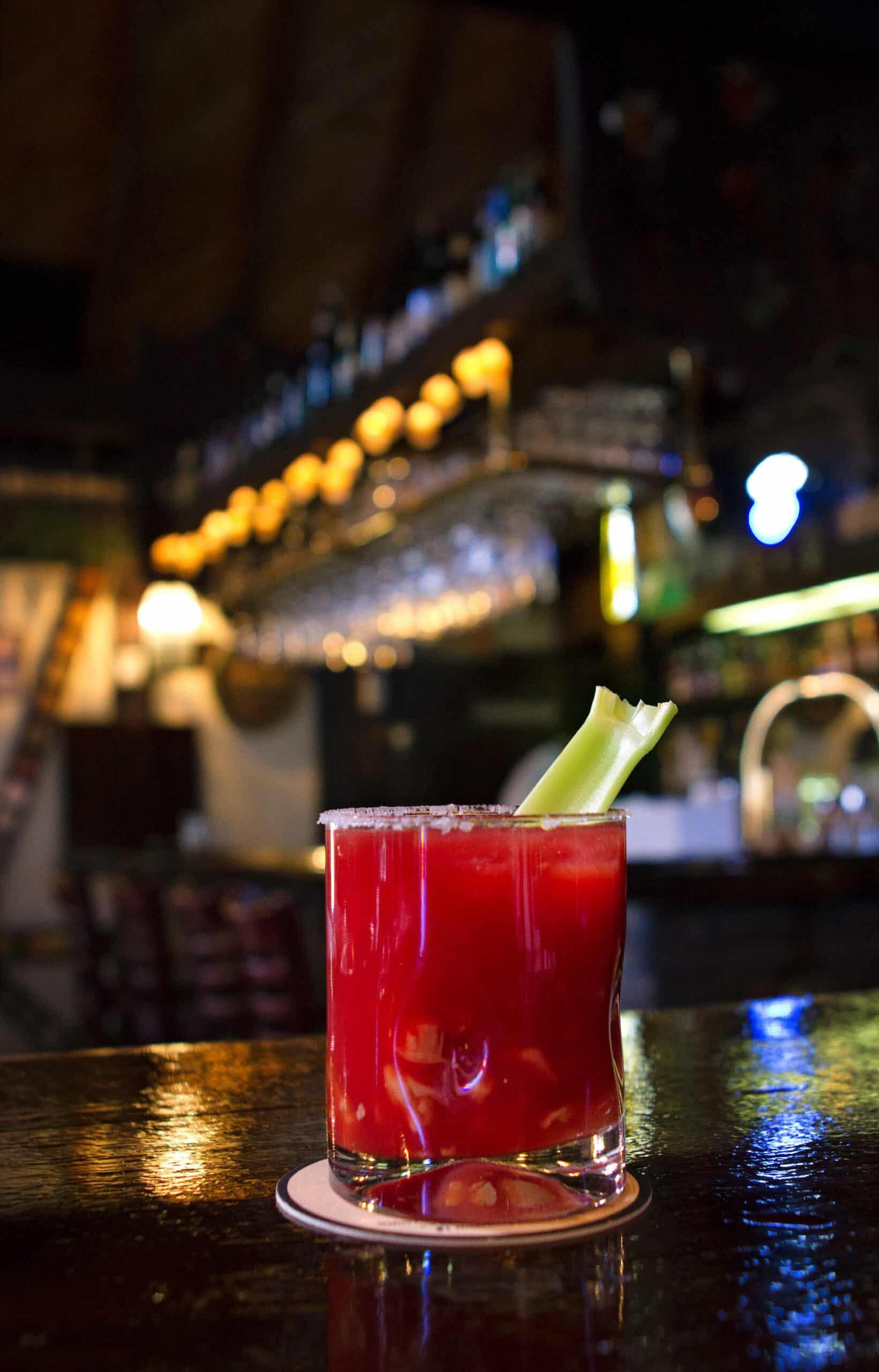 Caesar Cocktail serviert in einer Bar