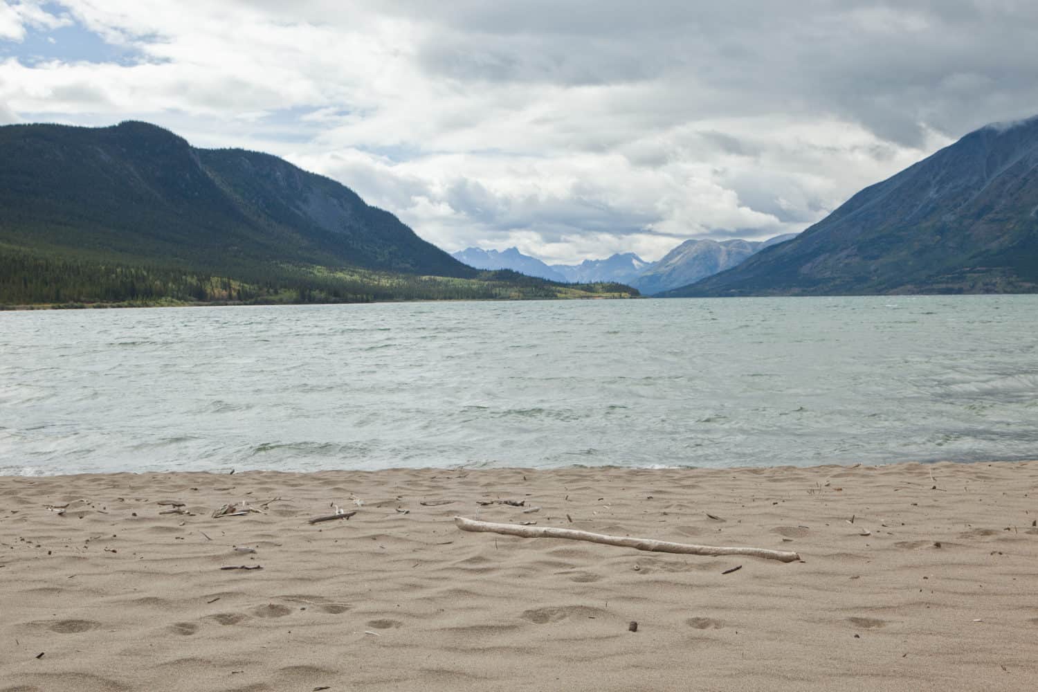 Bennett Beach, Yukon im Norden Kanadas.