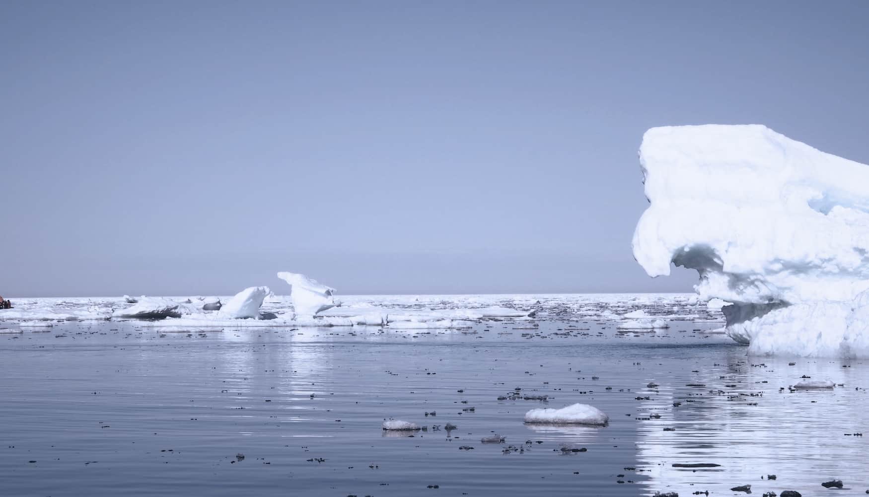 Geschmolzene Eisberge in der Arktis