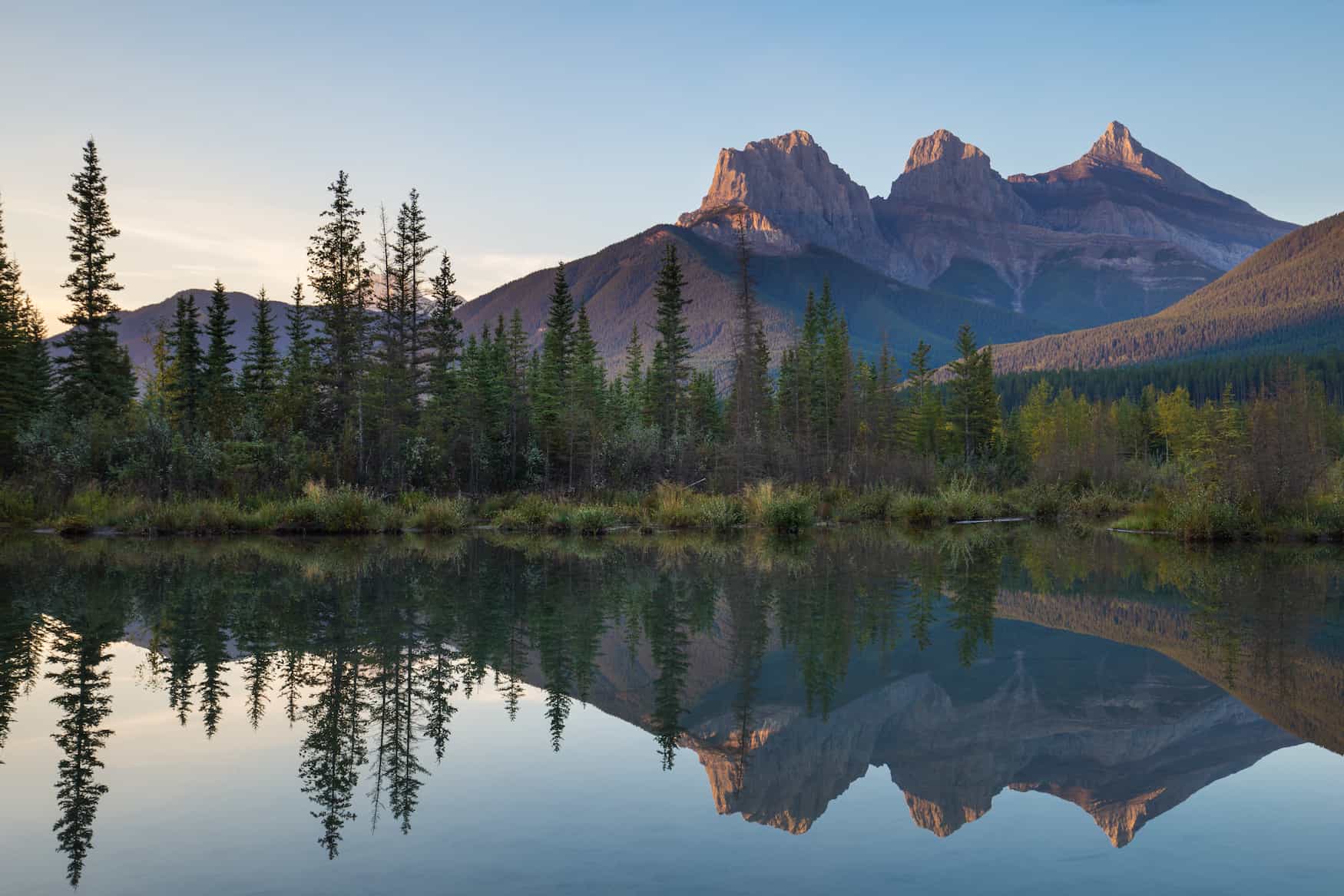 Three Sisters Peaks, Berge in den kanadischen Rockies