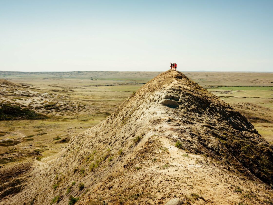 Wanderer im Grasslands National Park in Saskatchewan, einem der schönsten Nationalparks in Kanada