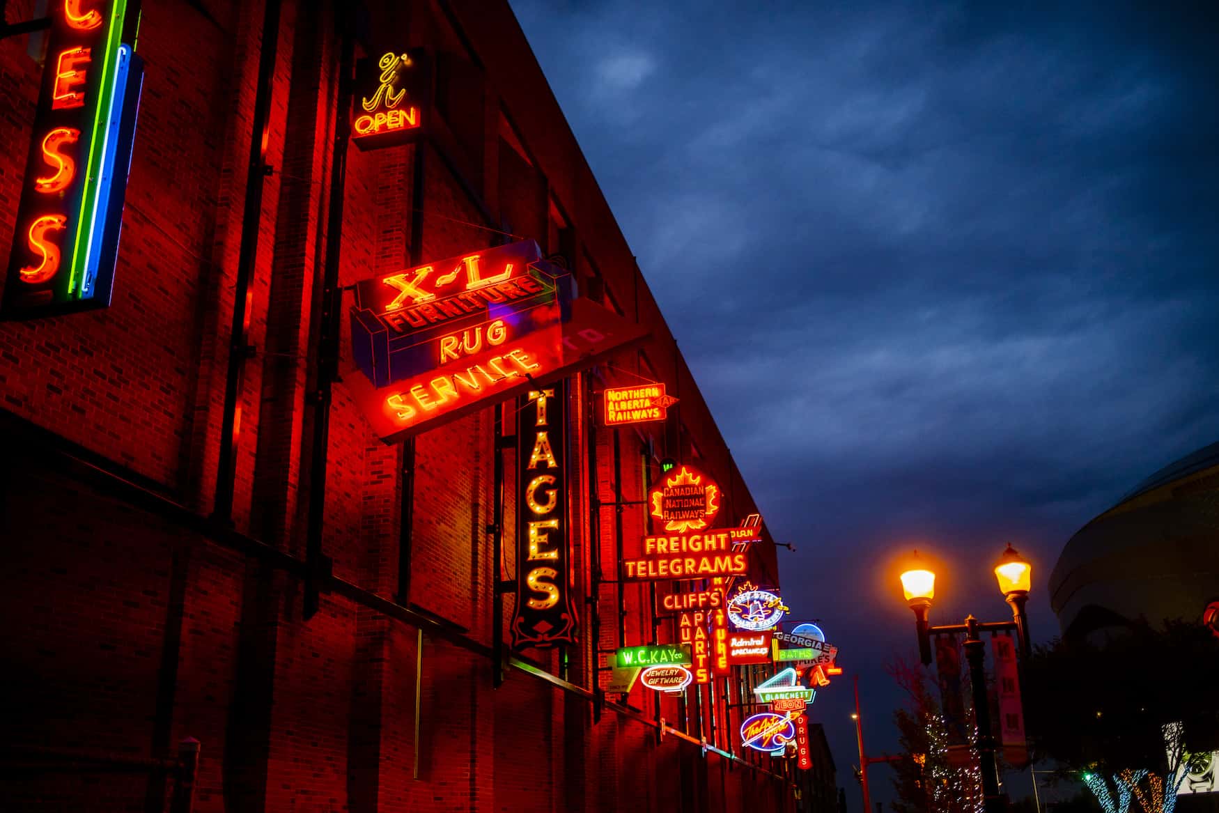 Einer unserer Tipps für Edmonton: Ein Besuch im Neon Sign Museum