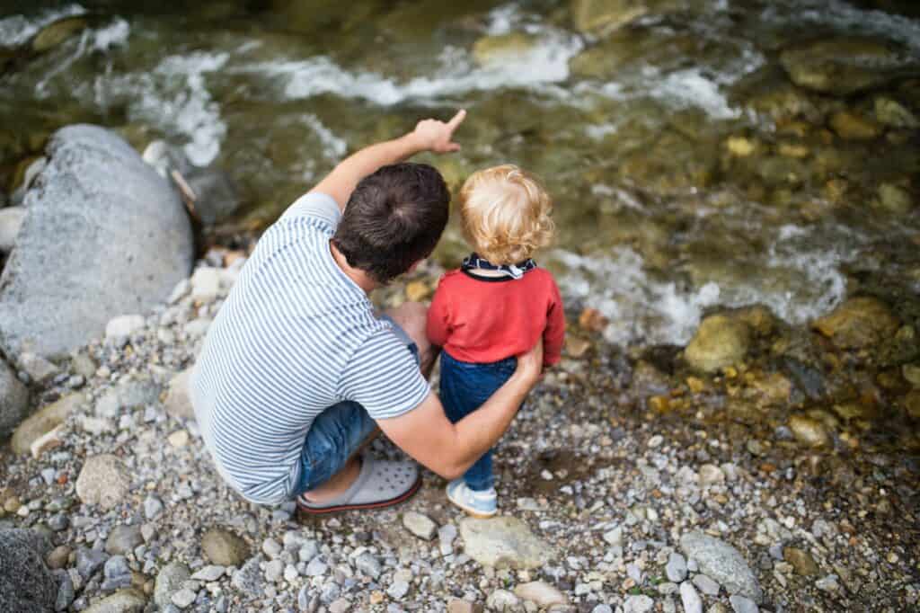 Vater mit Kind am Rouge River