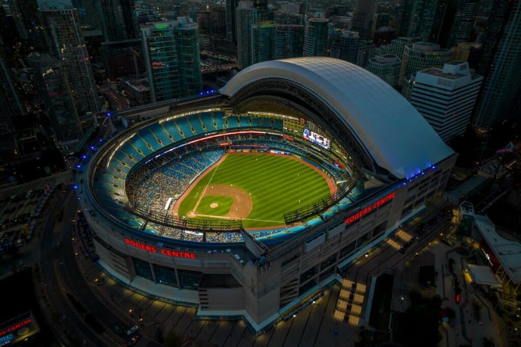 Rogers Center Stadium in Toronto - hier spielen die Toronto blue Jays Baseball
