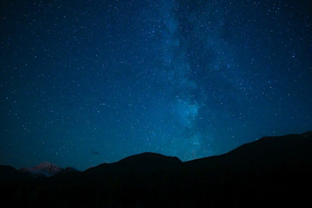 Nachthimmel vom Jasper Nationalpark in Alberta 
