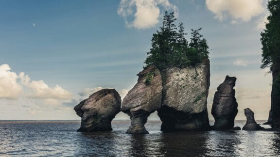 Hopewell Rocks in der Bay of Fundy in New Brunswick.