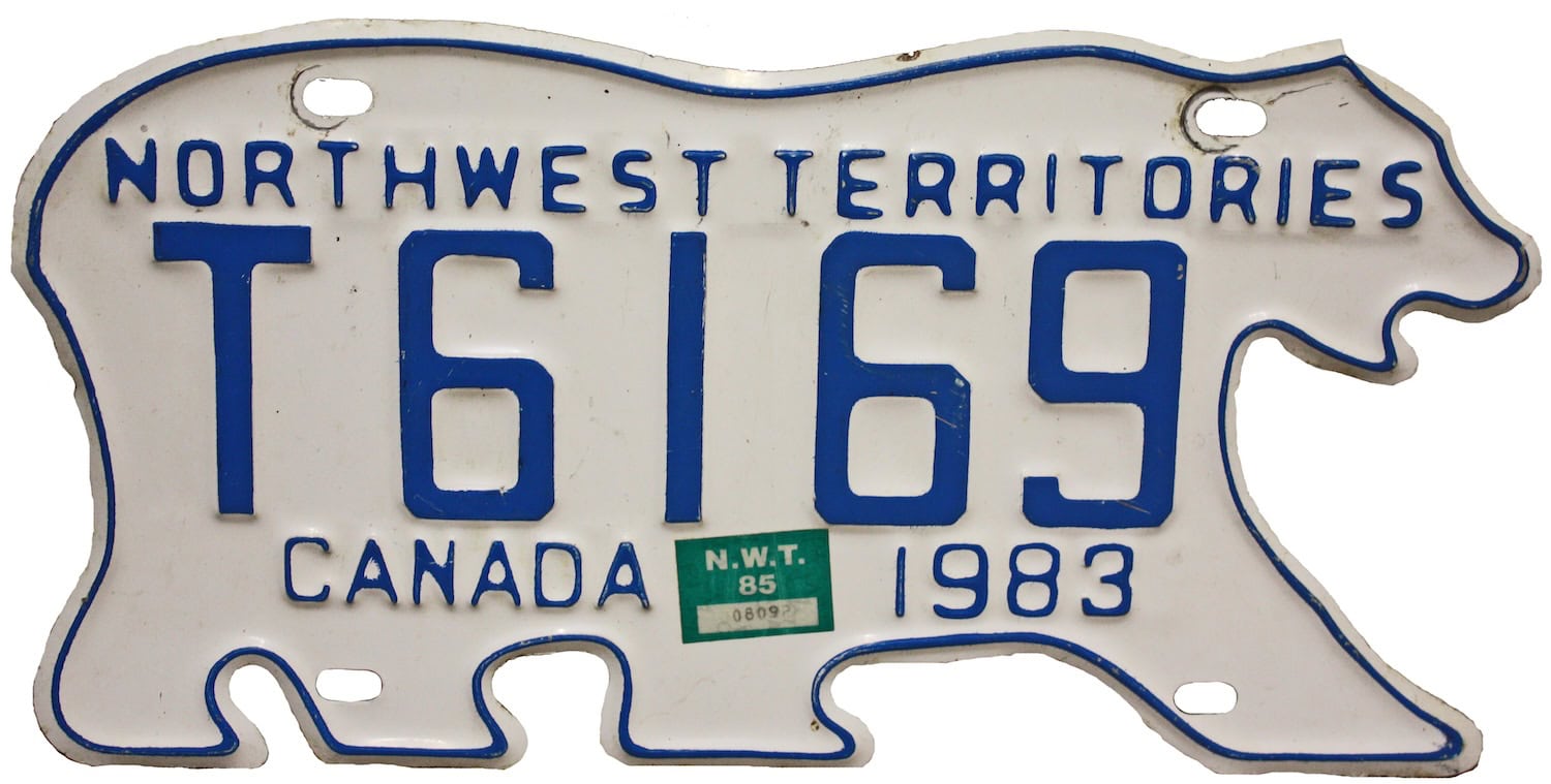 Ein kanadisches Kennzeichen der Northwest Territories in Form eines Eisbären.