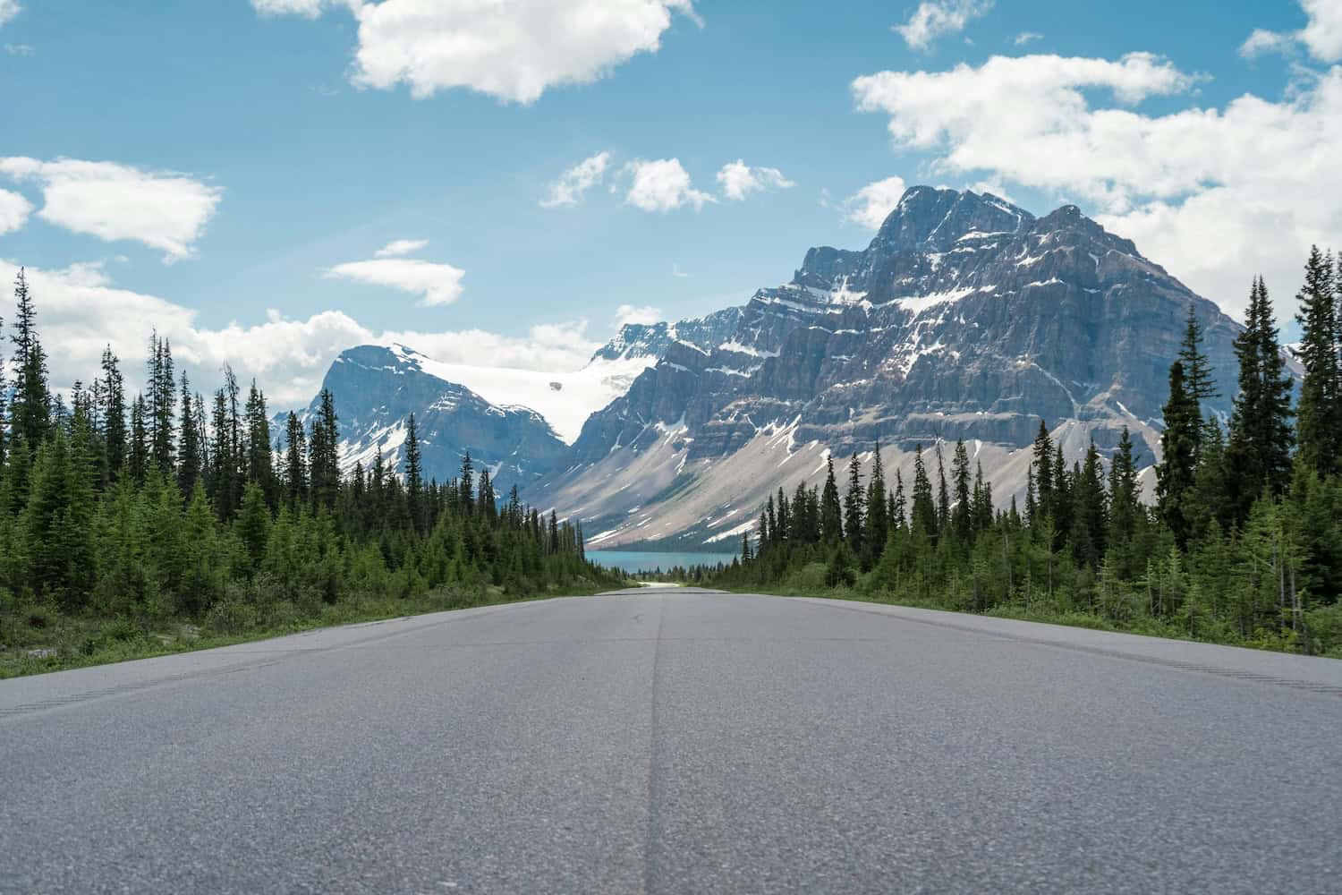 Icefields Parkway zum Athabasca Gletscher in den Rocky Mountains