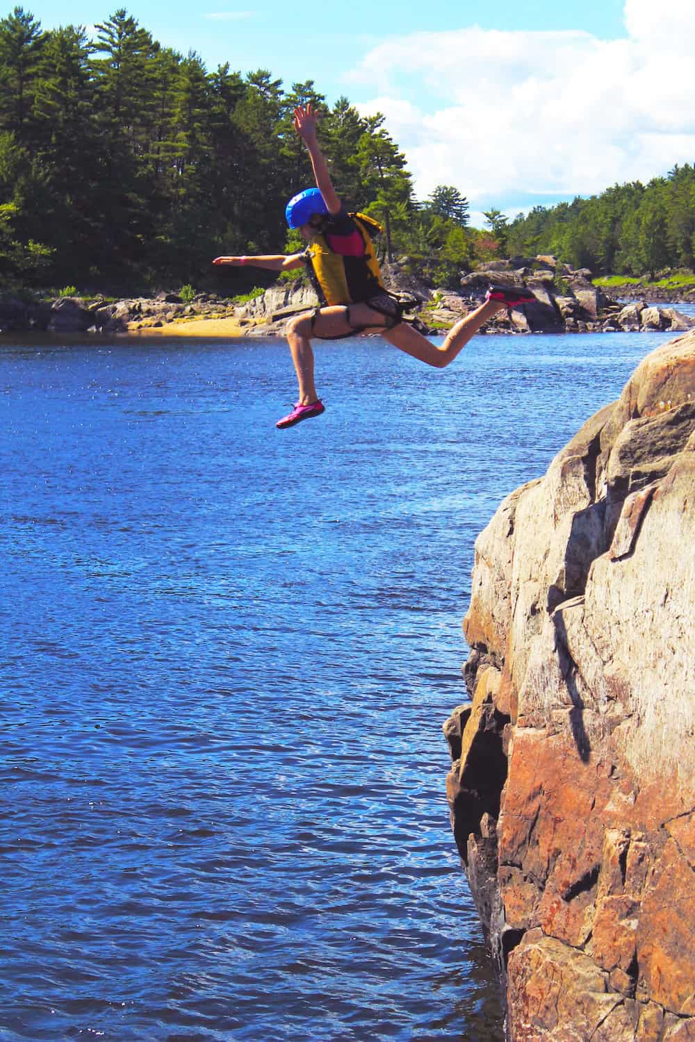 Klippensprung in den Ottawa River.