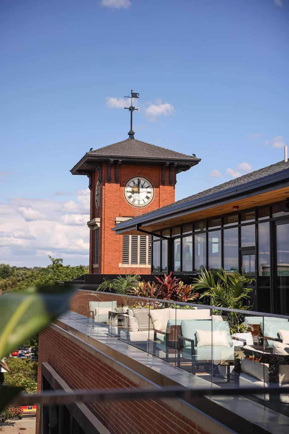 Außenbereich des The Postmark Hotel in Newmarket in Ontario. 