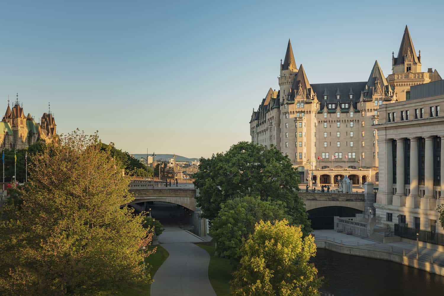 Das Fairmont Château Laurier Hotel in Ottawa von außen.