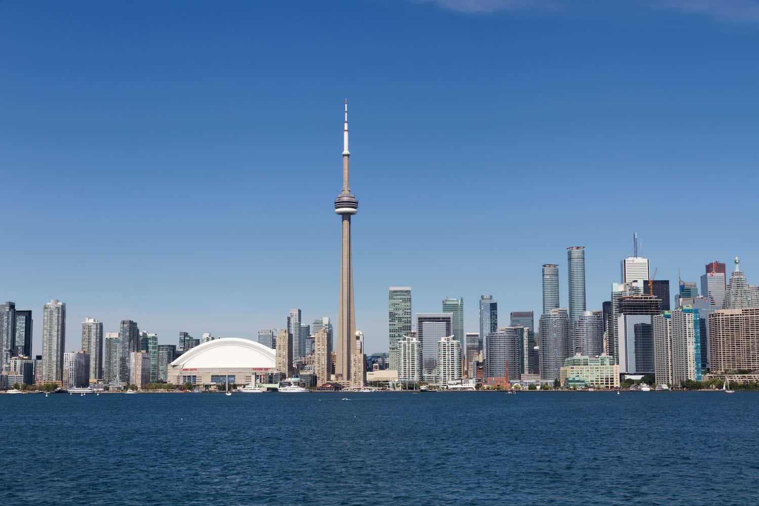 Skyline von Toronto mit Blick auf den CN Tower.