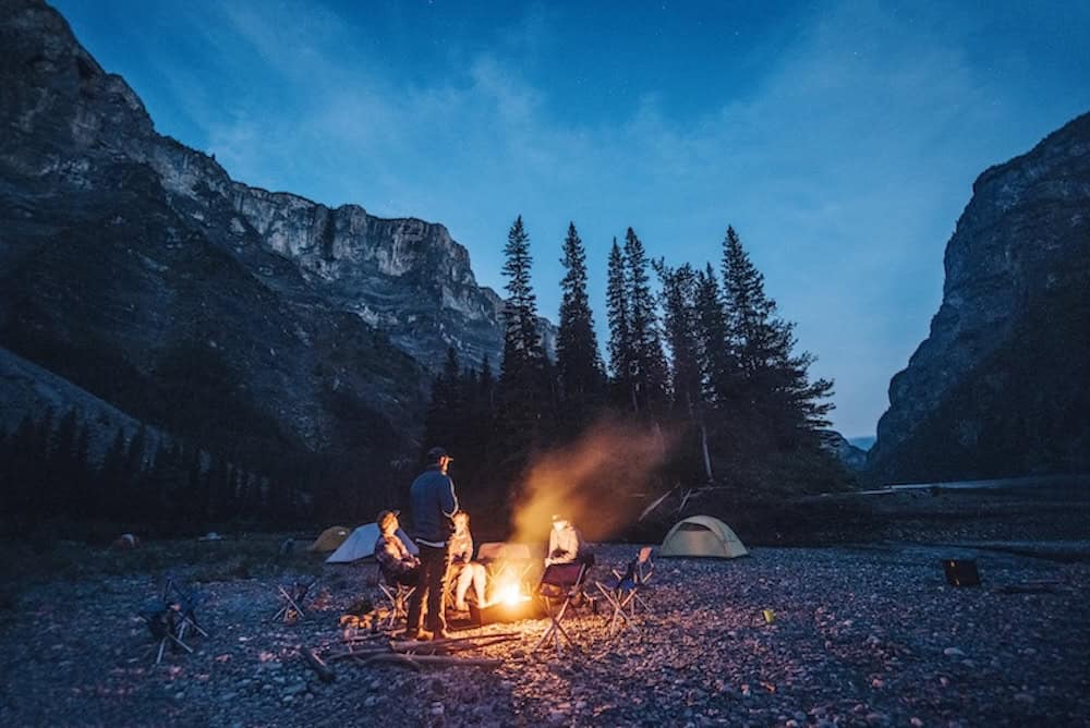 Lagerfeuer im Nahanni National Park in den NWT.