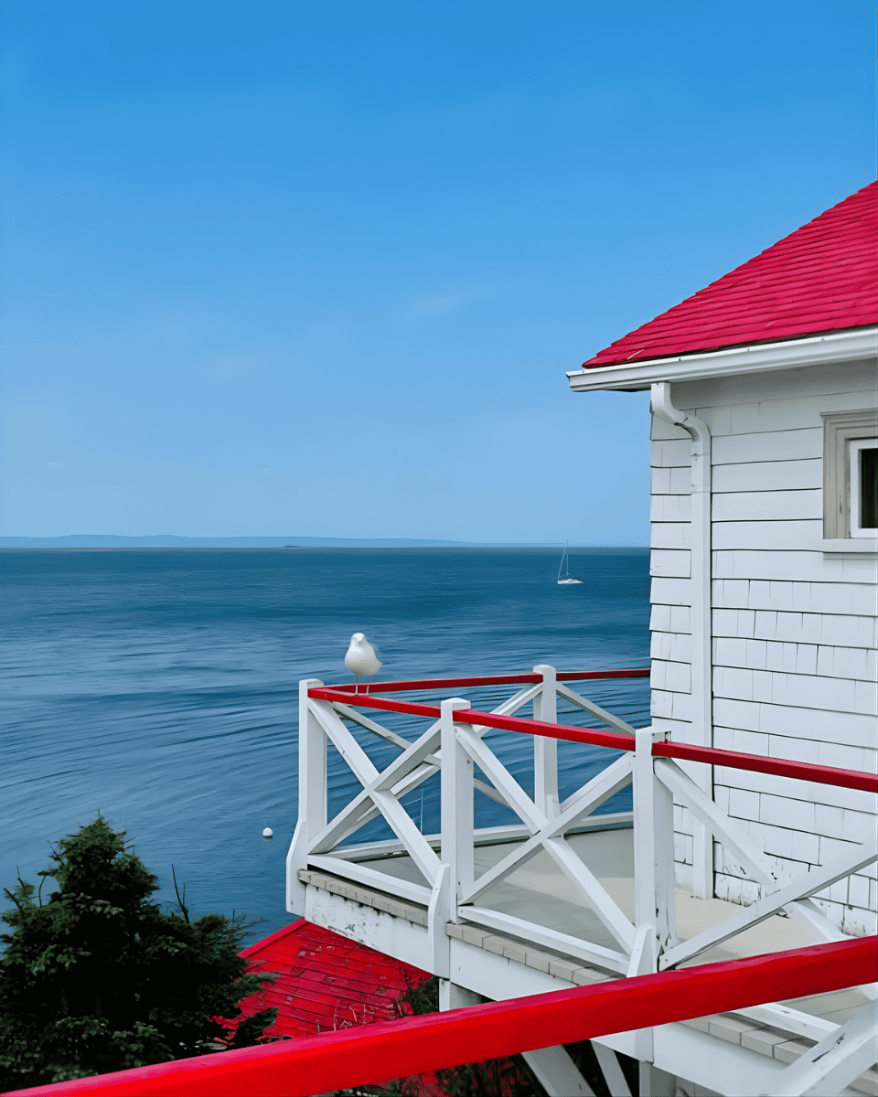 Blick vom Pot à l’Eau-de-Vie Leuchtturm auf das Meer in Québec.