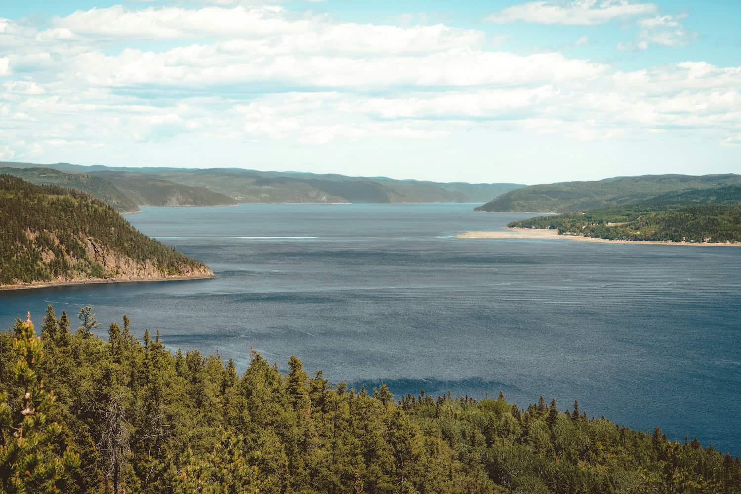 Blick auf den Saguenay Fjord in Québec.